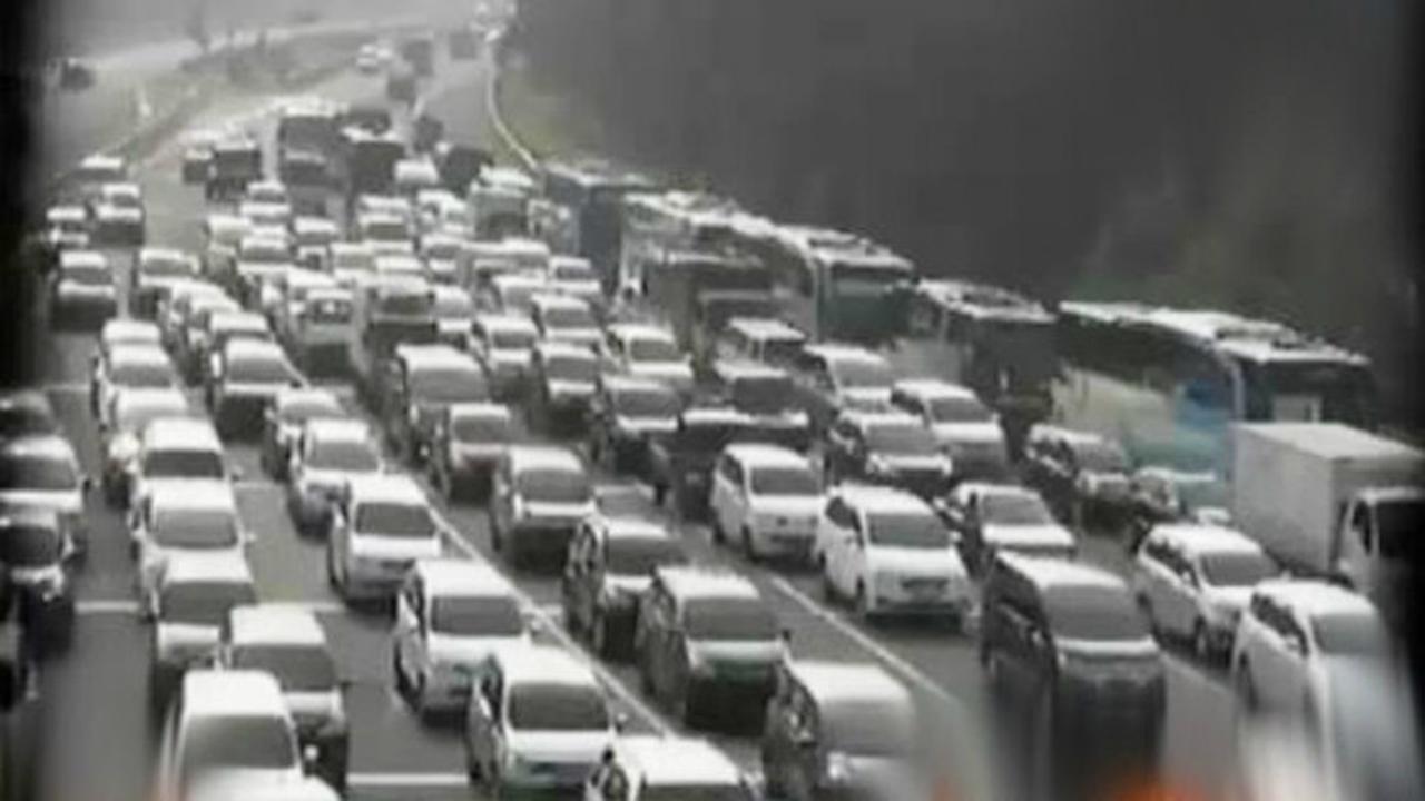 VIDEO: Libur Akhir Pekan, Tol Ciawi-Gadog Mengular 15 Kilometer