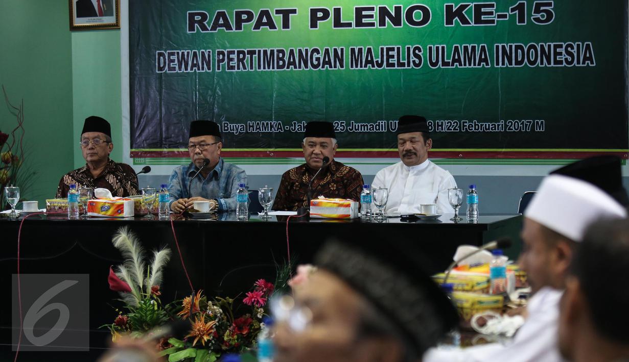 Panglima TNI Jenderal Gatot Nurmantyo batal menghadiri Rapat Pleno MUI ke- 15 karena dipanggil Presiden Joko Widodo (Jokowi) untuk mengikut rapat terbatas di Istana Negara, Jakarta, Rabu (9/11). (Liputan6.com/Faizal Fanani)