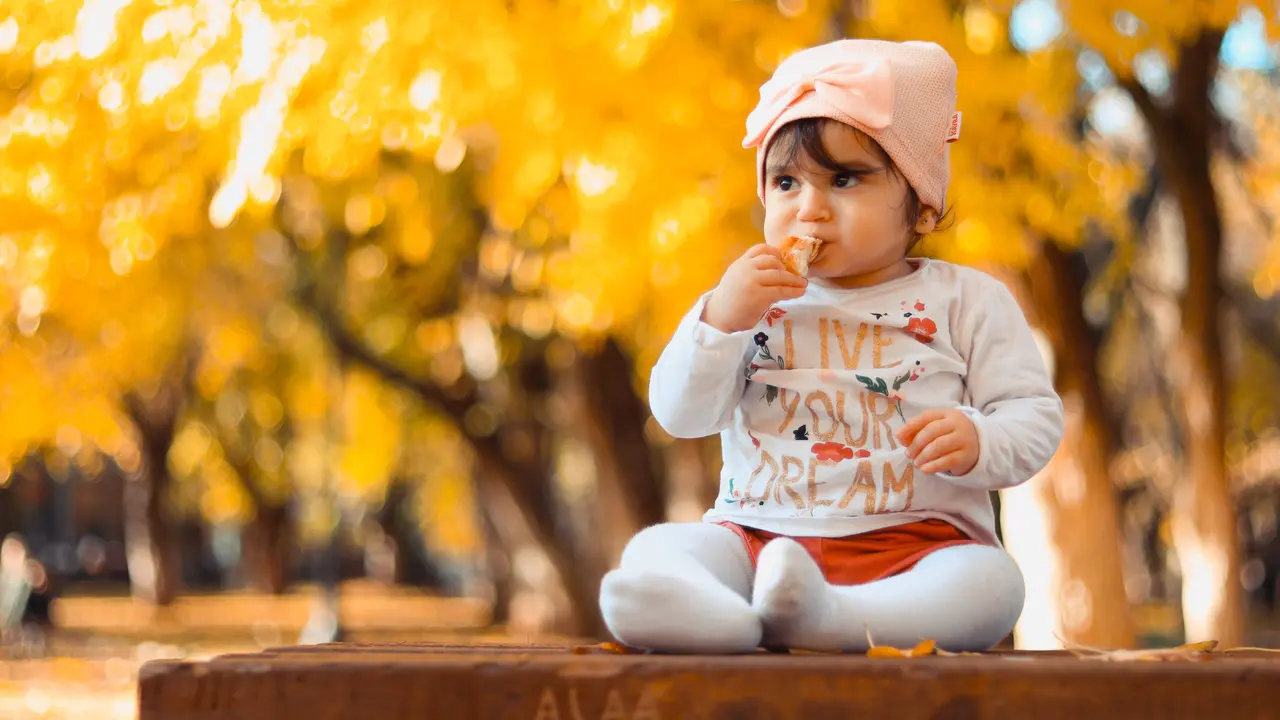 bayi makan
