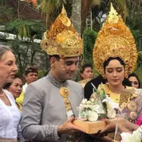 Aktris Laura Theux resmi menikahi sahabatnya sendiri, Indra Brotolaras [@ditapritiantariii]