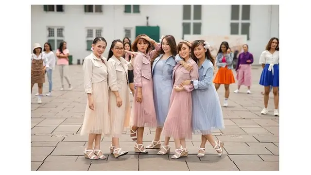 Potret 6 Geng Selebritis Tanah Air, Tampil Glamor dan Selalu Kompak