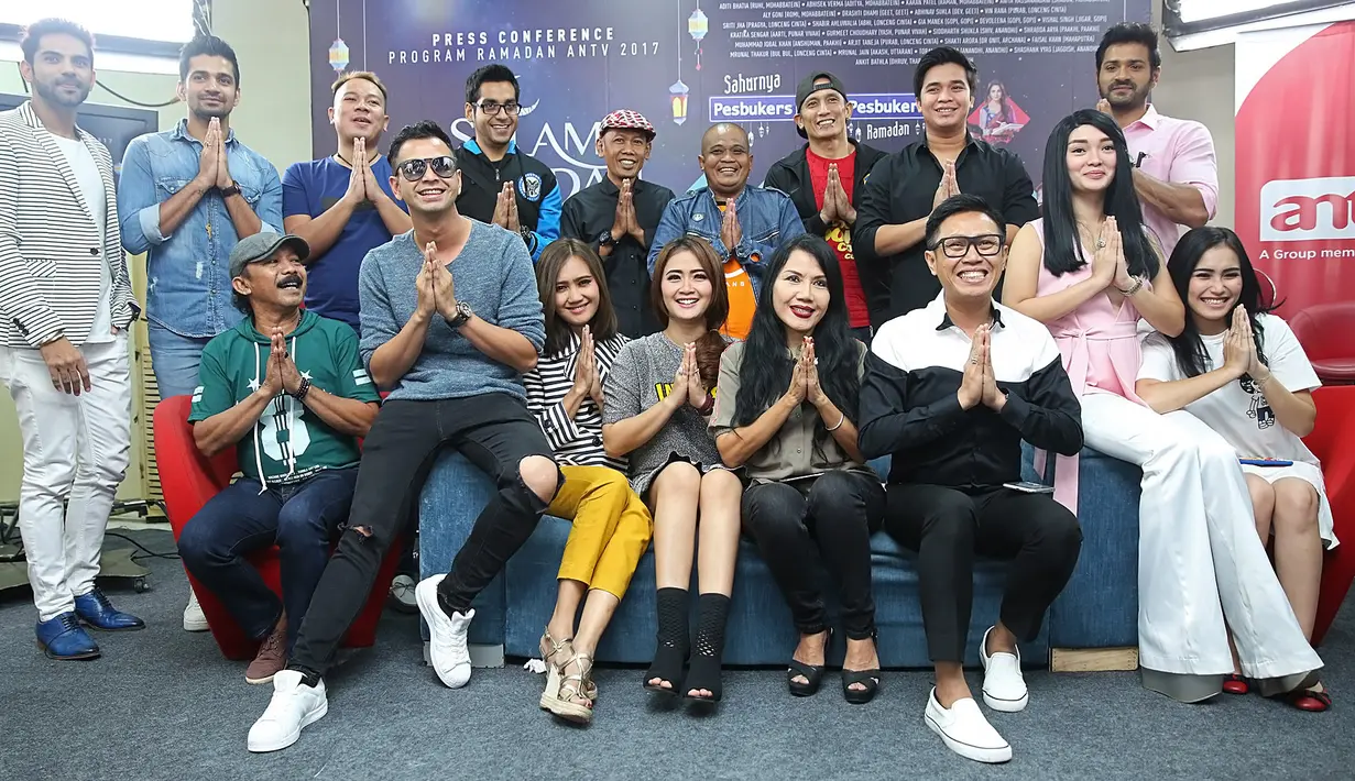 Sebagai pekerja seni, Zaskia berusaha bersikap professional dan tak mencampuri urusan pribadinya bersama Vicky dengan pekerjaan yang dijalaninya. Ia menganggap Vicky hanya sebagai kehidupan masa lalunya saja. (Bambang E.Ros/Bintang.com)