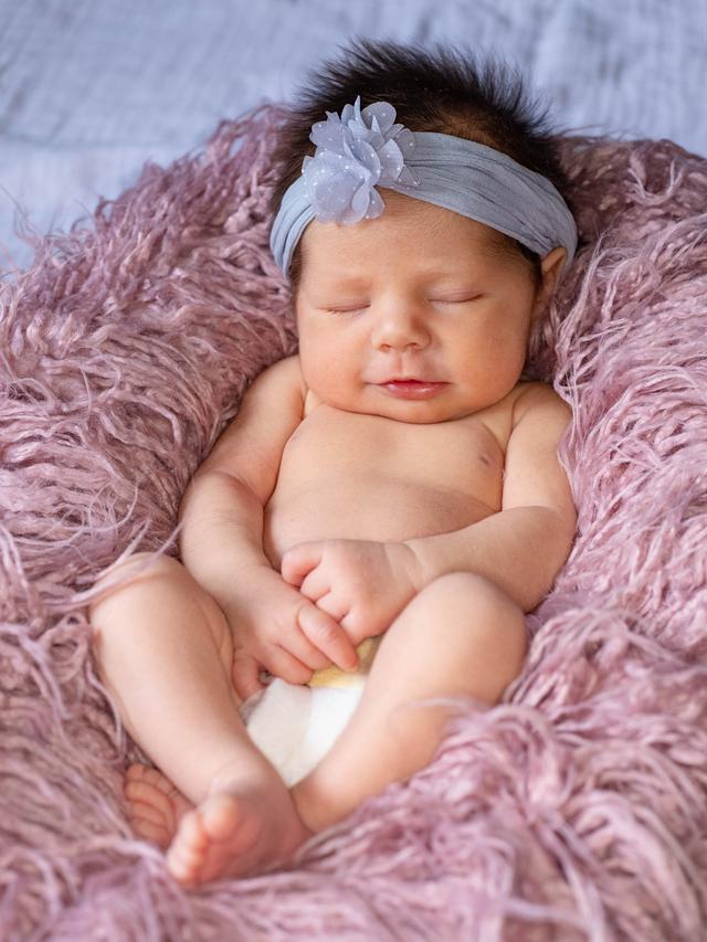 Ilustrasi bayi perempuan