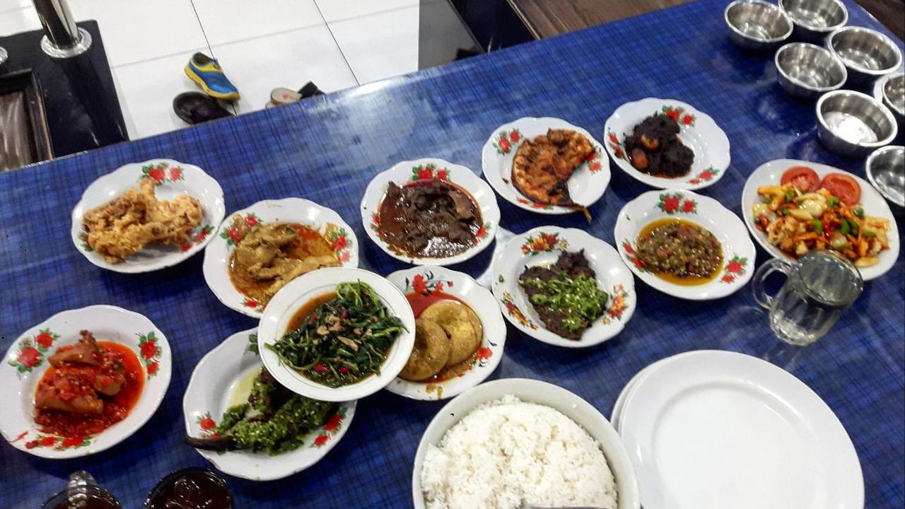 4. Nasi Padang - Rijsttafel