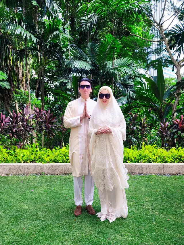 5 Potret Kebersamaan Syahrini Bersama Reino Barack Tampil Kompak Saat Lebaran
