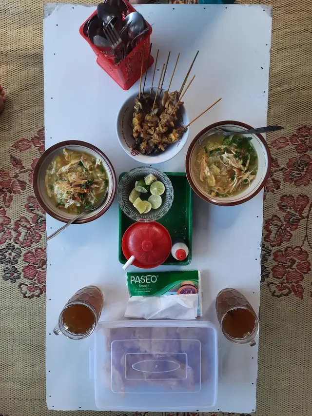 Soto Ayam Pak Tris “Dua Saudara”
