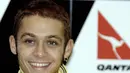 Tahun 2001, Valentino Rossi tampil dengan rambut diwarnai coklat tua. (AFP/Paul Crock)