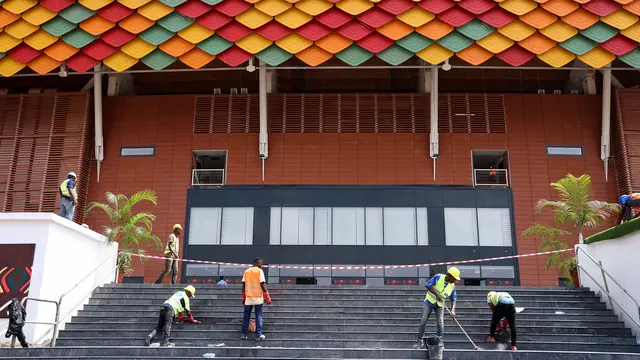Foto: Menilik Kesibukan di Stadion Olembe, Venue Pembukaan Piala Afrika 2021