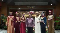 Dian Pelangi Angkat Kain Palembang di DC Fashion Week