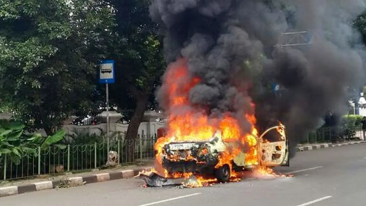 taksi-terbakar-140127b.jpg