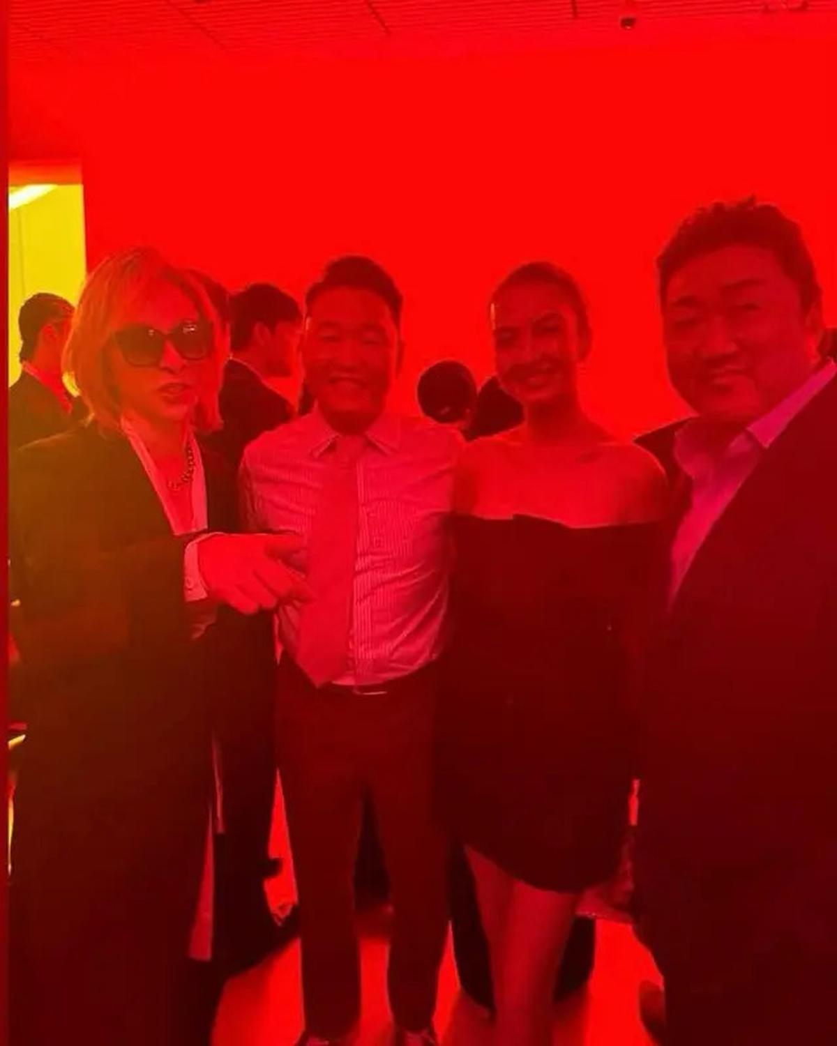 6 Gaya Raline Shah Pamer Foto Bareng G-Dragon, PSY, dan Rain di Seoul, Circlenya Berkelas