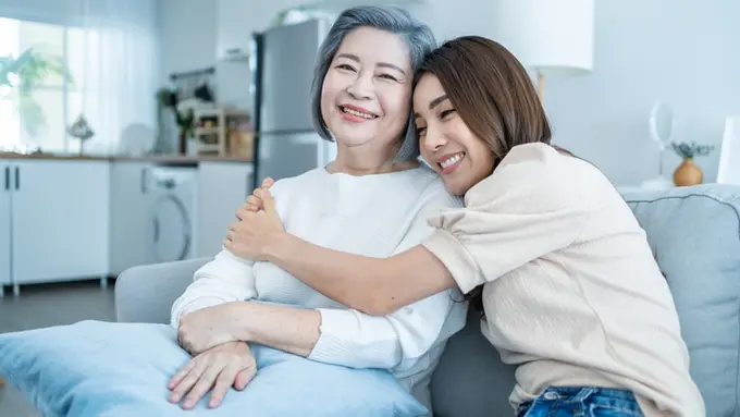 Sukses Besarkan Anaknya, Inspirasi Hadiah Ini Cocok Buat Single Mom yang Tangguh