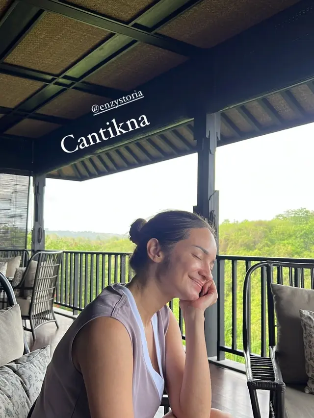 Enzy Storia Liburan di Bali