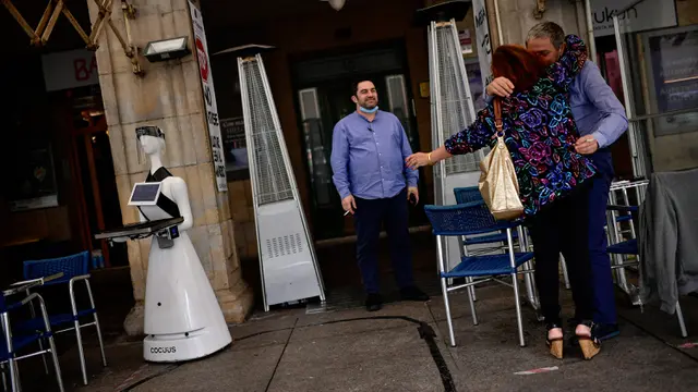 Bar di Spanyol Menggunakan Robot