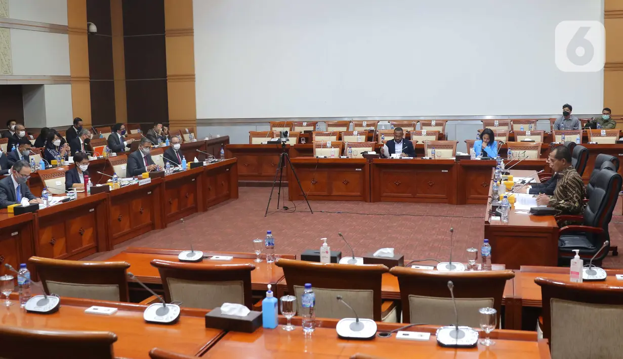 Suasana rapat kerja Menteri Luar Negeri Retno Marsudi dan Komisi I DPR RI di Kompleks Parlemen, Senayan, Jakarta, Selasa, (31/5). Rapat tersebut membahas Rencana Kerja Anggaran  dan Rencana Kerja Pemerintah Kementerian Luar Negeri tahun 2023. (Liputan6.com/Angga Yuniar)