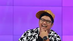 Kesuksesan yang diraih Ricky Cuaca tidak semudah membalik telapak tangan. Banyak kenangan pahit yang tak terlupa saat awal meniti karier