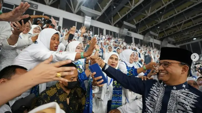 Anies Baswedan kian memperkuat citranya sebagai tokoh politik menjelang Pilpres 2024 dengan melakukan berbagai agenda. Terbaru, ia berjumpa dengan ratusan ibu-ibu pengajian di Istora Senayan (Instagram)