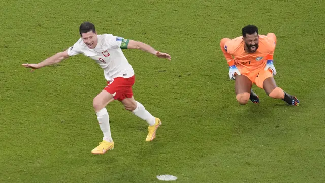 Foto: Mimpi Jadi Nyata, Robert Lewandowski Cetak Gol Perdana di Piala Dunia