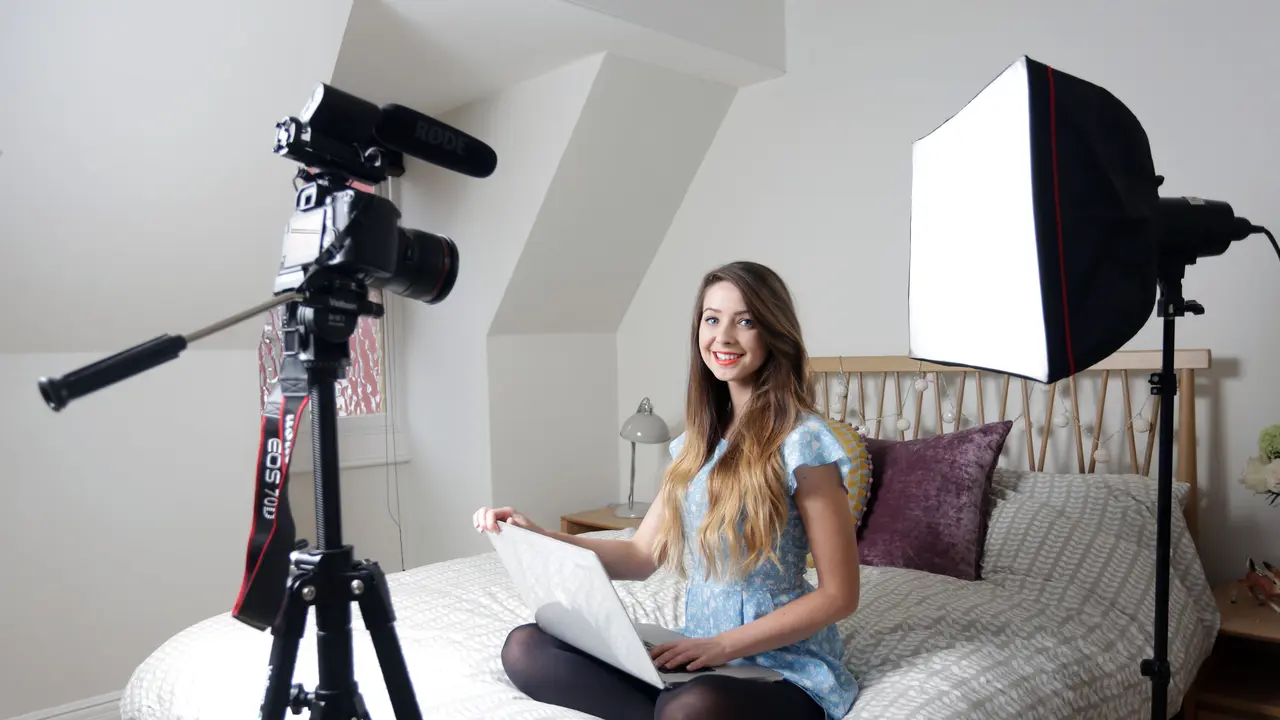 [Bintang] Editor Says: Membludaknya Vlogger dengan Konten Kosong