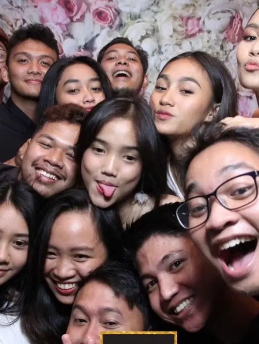 Mengetahui banyak yang memintanya untuk kembali berambut panjang, Fuji lantas membalasannya dengab lelucon. "Gondrong ketiak gimana kak?" tulisnya.[Instagram/fuji_an]