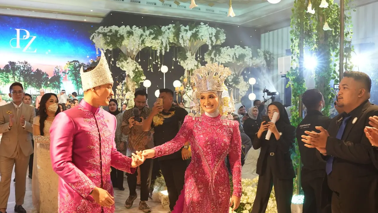 Resepsi pernikahan Putri Zulkiflki Hasan dan Zumi Zola