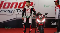  Marc Marquez bersiap menunggangi  motor Honda CBR 150 di Sentul, Bogor, Minggu (14/2/2016). (Bola.co/Nicklas Hanoatubun)