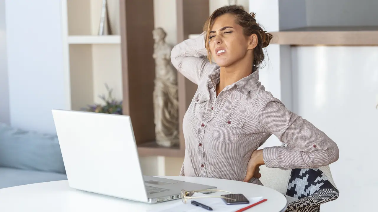 Olahraga Simpel di Kantor yang Bantu Meredakan Stres dan Nyeri Punggung