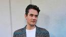 John Mayer menghadiri pemutaran perdana film Vengeance di Ace Hotel, Los Angeles, California, Amerika Serikat, 25 Juli 2022. John Mayer muncul dalam salah satu film baru karya sutradara B.J. Novak yang tak lain adalah sahabatnya sendiri. (Robin L Marshall/Getty Images/AFP)