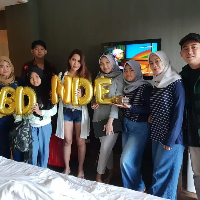 Gugat Cerai, Ini 6 Potret Kebersamaan Nita Thalia dan Istri Pertama Suami