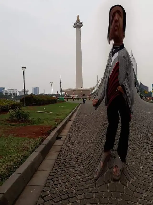 Ingin Tinggi Seperti Monas, 6 Editan Foto Netizen Ini Bikin Ngakak