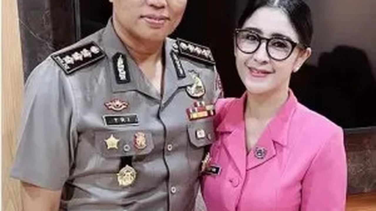 Potret Kisah Kehidupan Artis Pasca Dinikahi Polisi & Tentara, Uut Permatasari Sempat Ngekos Sekamar Berempat - Bella Saphira Jalani LDM