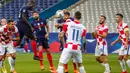Bek timnas Prancis, Dayot Upamecano mencetak gol ke gawang timnas Swedia dalam laga lanjutan UEFA Nations League Liga 1 Grup C di Saint-Denis, Rabu (9/9/2020) dini hari WIB. Sempat tertinggal duluan, Timnas Prancis menang dengan skor 4-2 atas Kroasia. (AP Photo/Francois Mori)