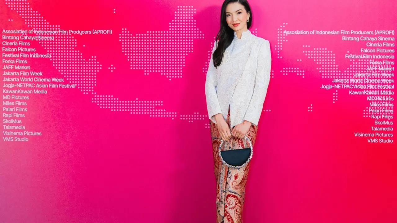 Pesona Anggun Raline Shah Kenakan Beskap Putih Jeng Yah saat Hadiri Cinema of Indonesia di Festival Film Cannes 2024