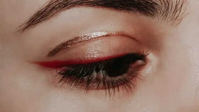Ilustrasi eyeliner pada eye makeup look