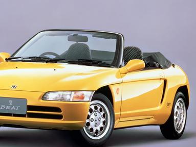 Honda Beat roda empat ini memiliki populasi yang cukup langka. Ia hanya diproduksi sebanyak 33.892 unit saja di seluruh dunia. (Source: classicandsportscar.com)