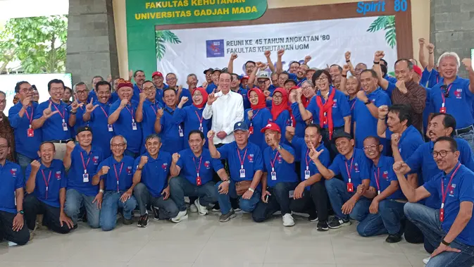 Curhat Jokowi soal Isu Ijazah Palsu di Acara Reuni UGM