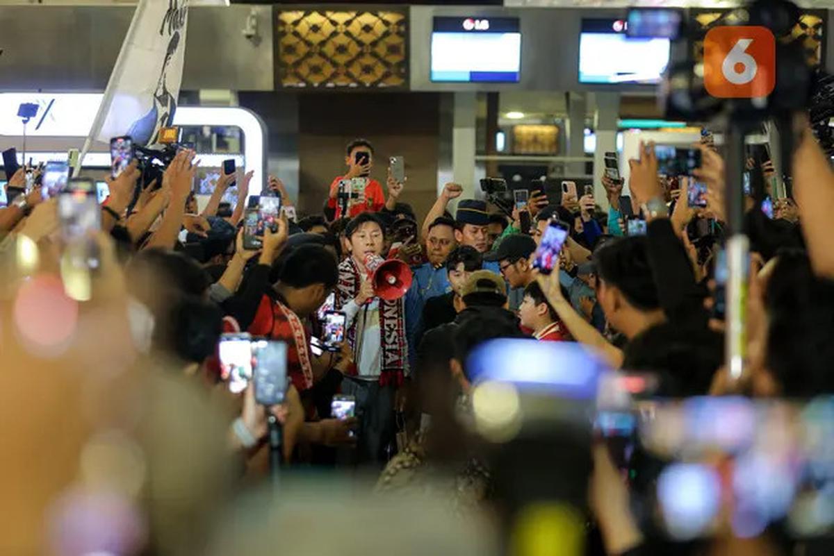 Foto: Pulang ke Korea Selatan, Shin Tae-yong Dilepas dengan Meriah oleh Masyarakat dan Suporter Indonesia