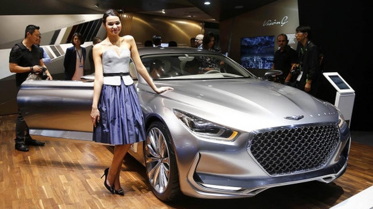 Deretan model cantik dan seksi pemanis Frankfurt Motor Show
