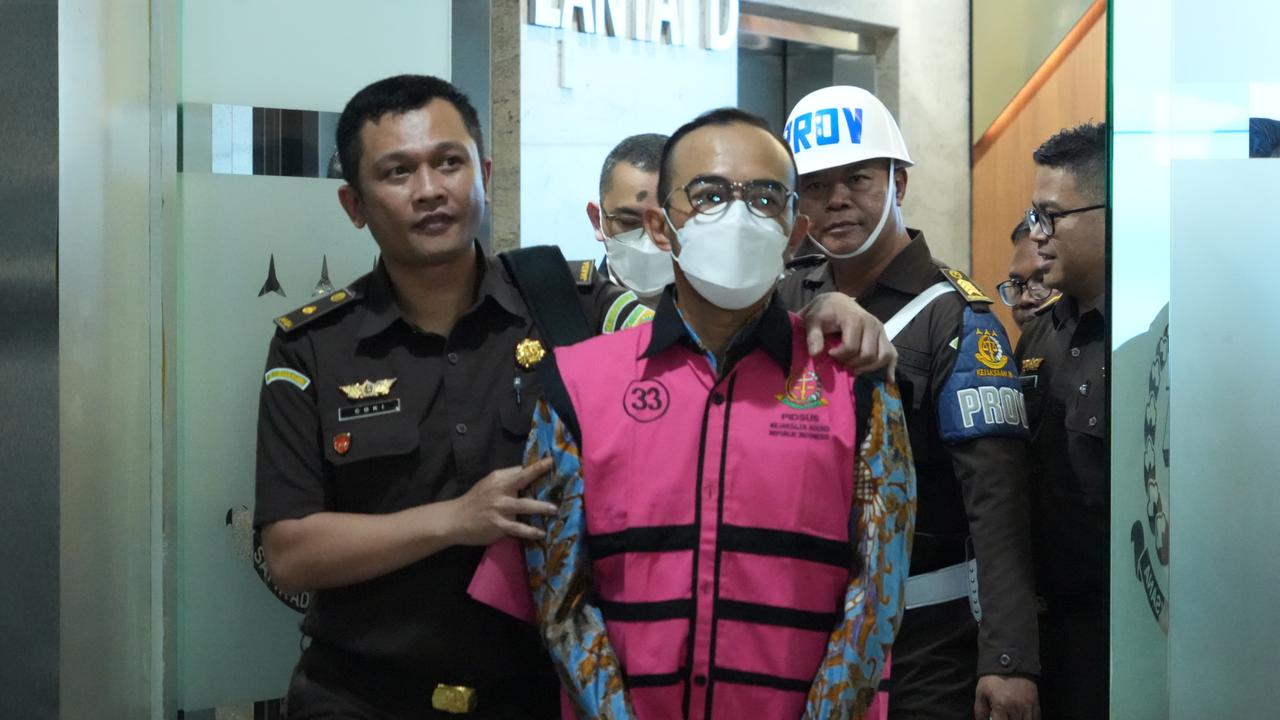 VIDEO: Modus Licik Korupsi Pertamina Patra Niaga Diungkap Kejagung, Beli Pertalite 'Dioplos' Jadi Pertamax