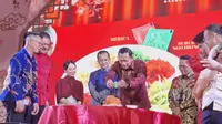 Momen AHY hingga Mentrans Ikut Tradisi Lo Hei Khas Tahun Baru Imlek