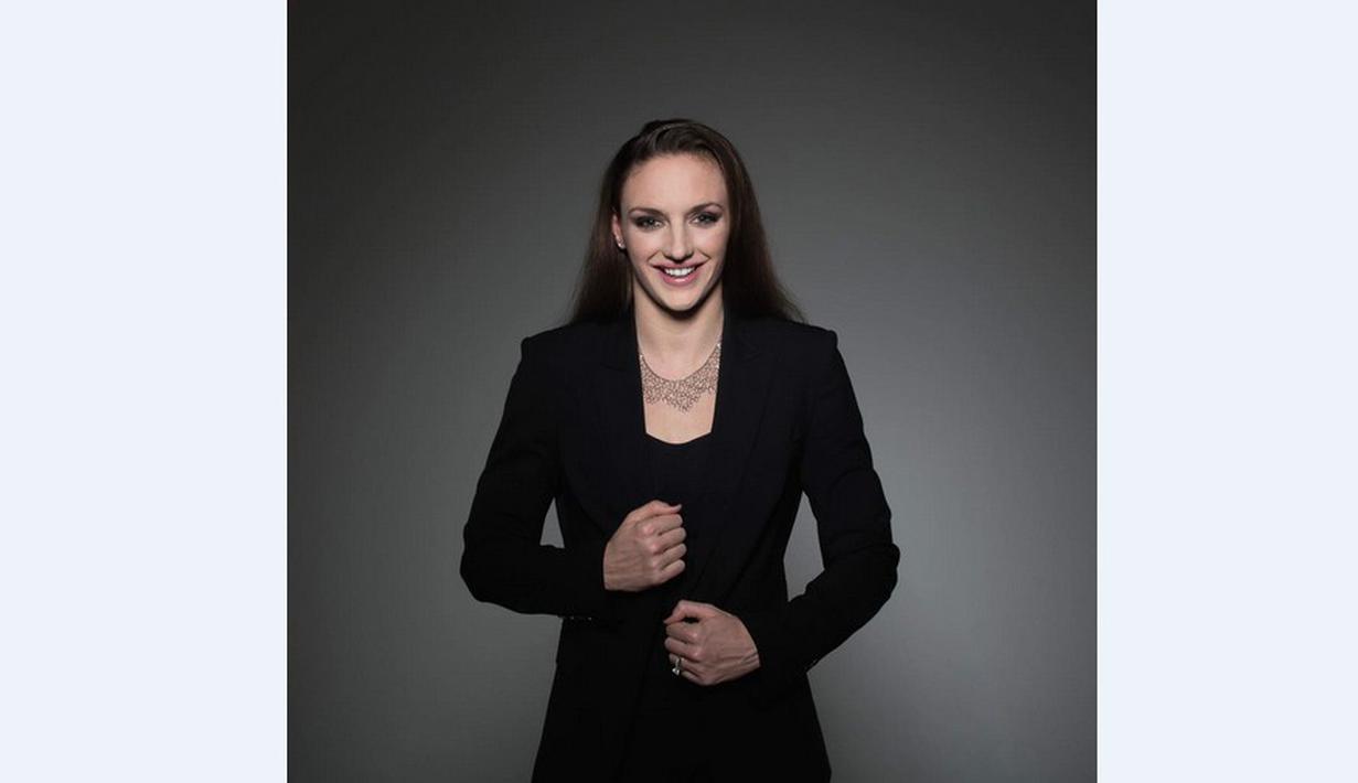 Katinka Hosszu mengenal renang dari sang kakek, Laszlo Bakos, yang melatihnya hingga berusia 13 tahun. (Bola.com/Instagram/KatinkaHosszu)