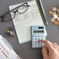 Ilustrasi menghitung keuangan (Foto:Shutterstock).
