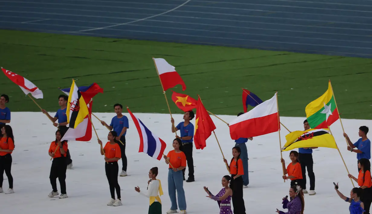 Hal serupa pernah terjadi saat upacara pembukaan SEA Games 2017 di Malaysia. (Bola.com/Abdul Aziz)