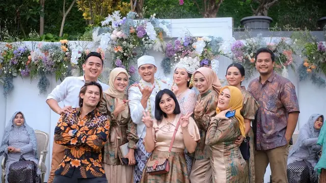 Pesta pernikahan Reiner Manopo - Adisty Juniar jadi momen reuni artis sinetron kolosal 2000-an  (Foto: Instagram erringracesita)