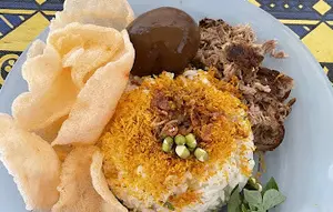 15 Tempat Makan Nasi Ulam di Jakarta, Pilihan Paling Otentik Ala Betawi