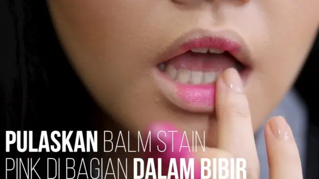 Sentuhan gradasi ombre lips membuat bibir tampil lebih atraktif.