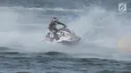 Atlet Jetski Indonesia, Aqsa Sutan Aswar saat Final Moto4 Jetski kelas Runabout Limited Asian Games di Pantai Ancol, Jakarta, Jumat (24/8). Aqsa Sutan Aswar harus puas dengan perunggu setelah mengalami kerusakan mesin. (Liputan6.com/Helmi Fithriansyah)
