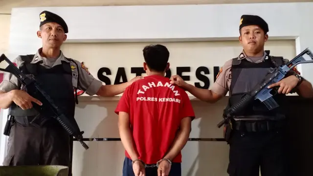 Pelaku pembunuhan Riska Yanti, Viksal, saat berada di Polres Kendari, Senin (6/1/2020).