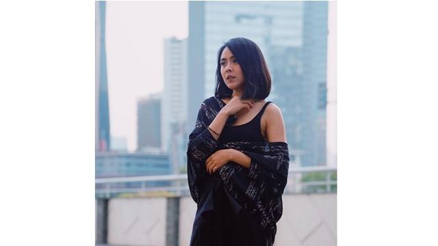 Sebelum berpacaran dengan Marcell Darwin, Fasty Nabila pernah berpacaran dengan YouTuber Jovial da Lopez.