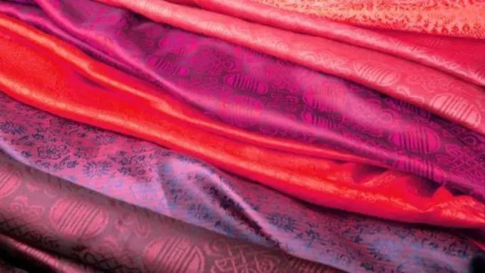 Tren Hijab: Tips Memilih Bahan Hijab yang Nyaman Dipakai